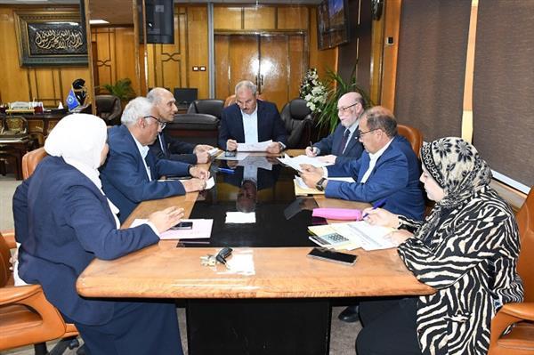 رئيس جامعة قناة السويس يعلن فوز الدكتورة داليا صبري بـ جائزة الأبحاث العلمية