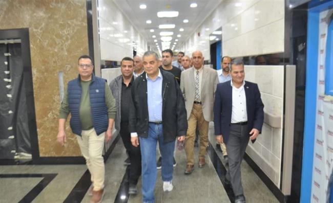رئيس جامعة كفر الشيخ يتفقد مبني مستشفي الطوارئ بالجامعة