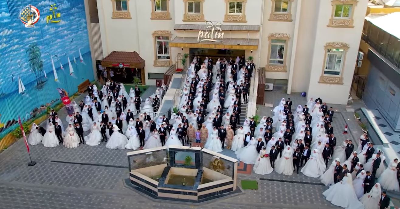 المنطقة الشمالية العسكرية تنظم حفل زفاف جماعي لـ500 شاب وفتاة.. فيديو