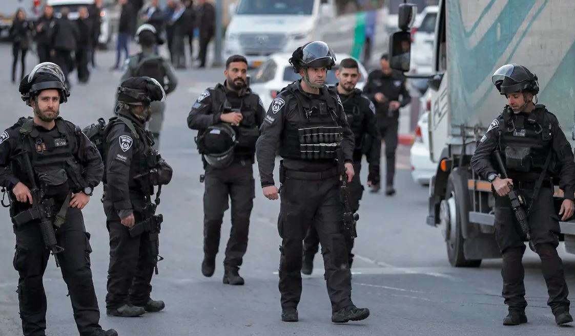 إصابة ضابط إسرائيلي بـ القدس بطعنات سائح تركي
