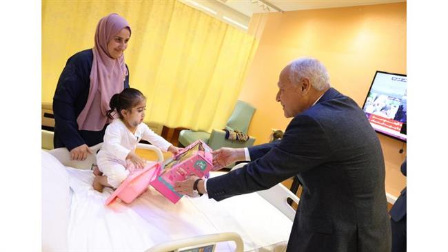 خلال زيارته لأطفال جرحى من غزة .. "أبو الغيط": رأيت بعض آثار جرم يندى له الجبين