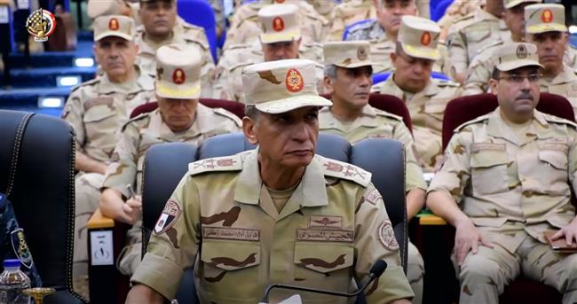 وزير الدفاع يشهد تنفيذ المرحلة الرئيسية لمشروعي مراكز القيادة التعبوي التكتيكي.. فيديو