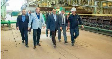 وزير الإنتاج الحربي يتفقد خطوط الإنتاج بشركة أبو زعبل للصناعات الهندسية