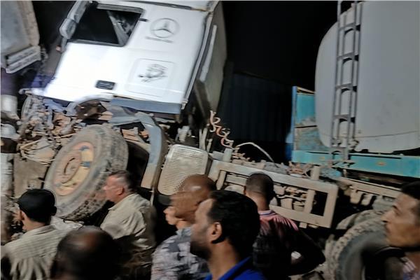 تريلا تقتحم مقهى وتصيب عددا من الأشخاص في أسوان