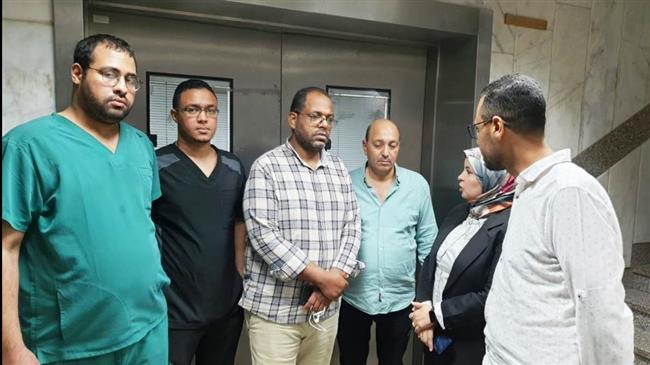 توجيهات عاجلة من محافظ أسوان لمصابي حادث تصادم سيارة بـ 5 مركبات "توك توك" ومقهى