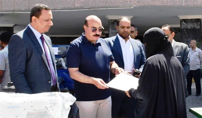 محافظ أسوان يُسلم مساهمات مؤسسة مصطفى وعلي أمين الخيرية بواقع 3 ملايين جنيه