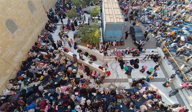 التماسًا لـ ليلة القدر.. توافد الآلاف المصلين على الجامع الأزهر | صور