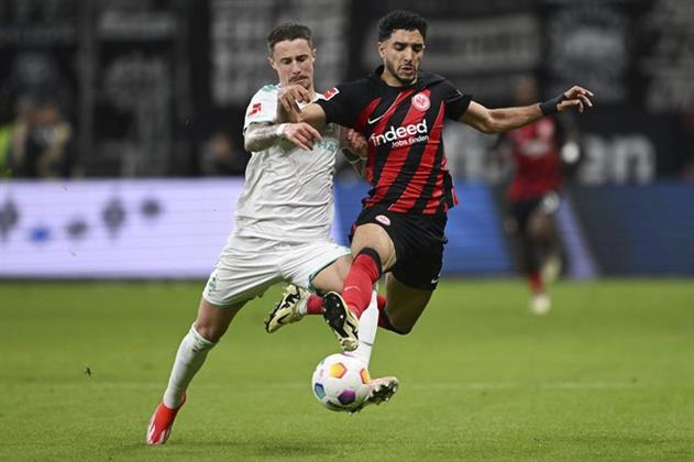 التعادل 1/1 يخيم على مباراة فرانكفورت وبريمن في البوندسليجا
