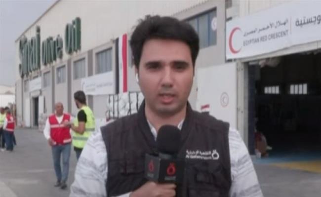 مراسل القاهرة الإخبارية: مرور 24 شاحنة مساعدات إنسانية و4 للوقود من معبر رفح إلى غزة