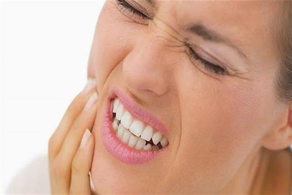 نصائح لحل مشكلة صرير الأسنان أثناء النوم.. تعرف عليها