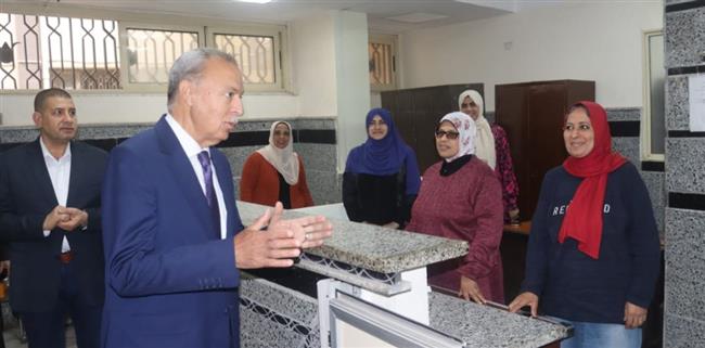 محافظ القليوبية يقدم التهنئة لموظفى الديوان العام بعيد الفطر المبارك