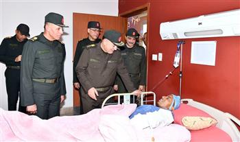   الفريق أسامة عسكر يزور عددا من المصابين بـ مستشفى القوات المسلحة بـ الحلمية
