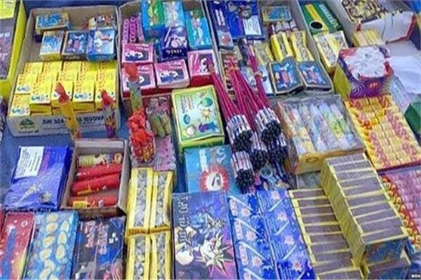 ضبط 5 بحوزتهم 24 ألف قطعة ألعاب نارية مختلفة قبل ترويجها فى الجيزة والوادي الجديد