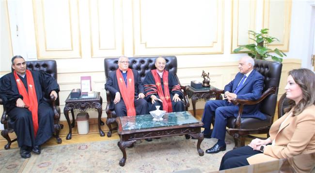 محافظ الجيزة يستقبل وفدًا من الكنائس لتقديم التهنئة بـ عيد الفطر