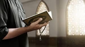 الورد اليومي.. ما حكم قراءة القرآن بسرعة في الصلاة؟