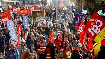   مسيرات عمالية حاشدة في فرنسا تطالب بتحقيق السلام ورافضة للتقشف