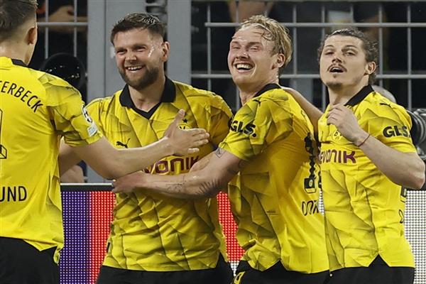 دورتموند يتقدم بهدف «فولكروغ» أمام باريس سان جيرمان في الشوط الأول