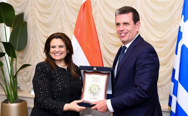 وزيرة الهجرة تستقبل نظيرها اليوناني لبحث سبل تعزيز التعاون في ملفات العمل المشترك
