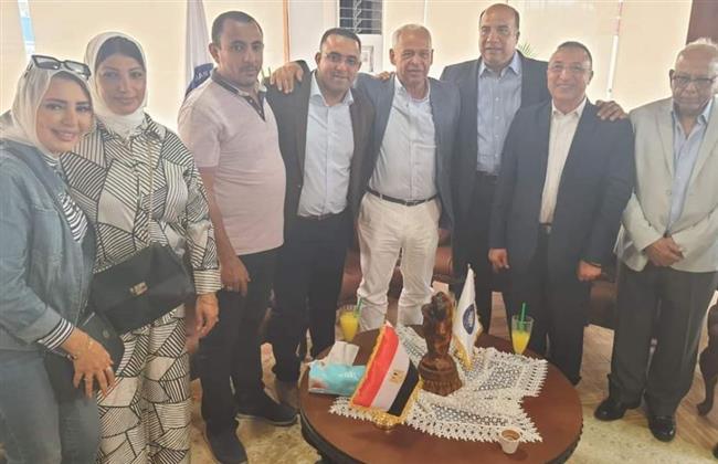 وزير الشباب و محافظ الإسكندرية ينهيان الخلاف بين فرج عامر و أشرف مختار 