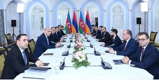 وزيرا خارجية أذربيجان وأرمينيا يعقدان محادثات سلام في كازاخستان