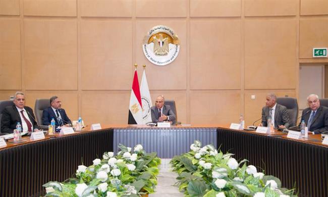 وزير الري يشدد على أهمية قياس كميات المياه المسحوبة للاستخدامات الصناعية