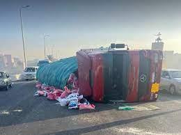 زحام مرورى على الطريق الدائرى بسبب انقلاب سيارة نقل