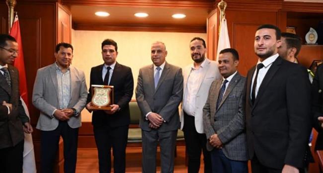 وزير الرياضة يلتقي نواب محافظة بسوهاج ويكرم أعضاء حملة "بشبابها"