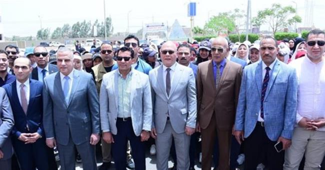 وزير الشباب يشارك 2000 طالب ماراثون رياضي بسوهاج