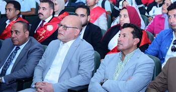   وزير الرياضة ورئيس جامعة سوهاج يشهدا ندوة توعوية بعنوان "أسرة مستقرة = مجتمع آمن" 