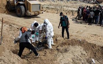   إعلام فلسطيني: العثور على 80 جثمانا في 3 مقابر جماعية بساحات مجمع الشفاء الطبي