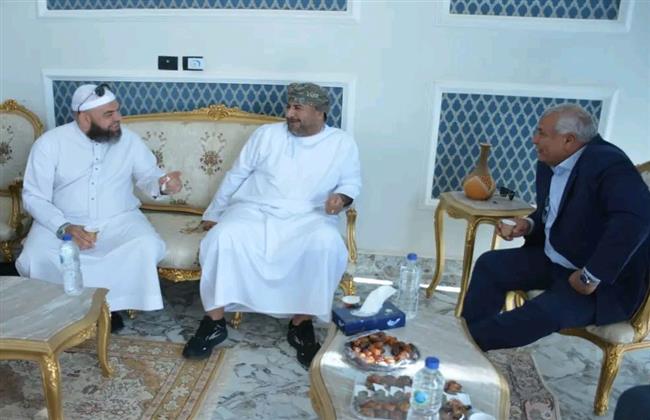 محافظ الوادي الجديد يلتقي وفدا من المستثمرين العُمانيين