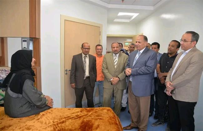 محافظ أسيوط يزور مصابي غزة بفرع مستشفى جامعة الأزهر