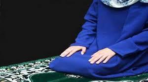   هل يجب على النساء تغطية القدمين أثناء الصلاة؟