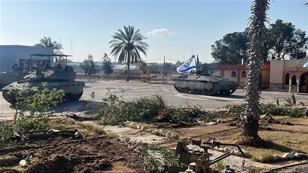الجيش الإسرائيلي يفصل رفح شرقا وغربا ويأمر السكان بالإخلاء 