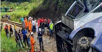   مقتل 11 وإصابة العشرات في حادث تحطم حافلة بإندونيسيا