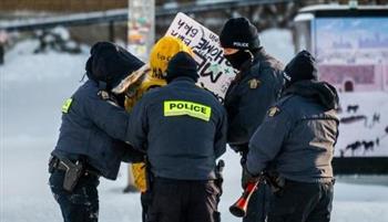   الشرطة الكندية توقف 3 أشخاص خلال عملية فض اعتصام مؤيد للفلسطينيين في جامعة ألبرت