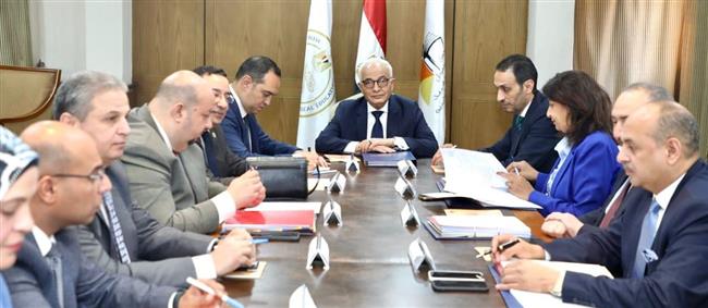 وزير التعليم يترأس اجتماع صندوق دعم وتمويل وإدارة وتشييد المشروعات التعليمية