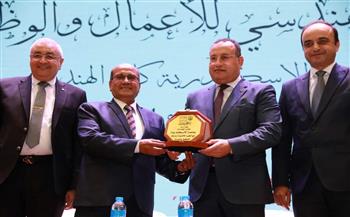  تكريم رئيس "مياه الإسكندرية" في افتتاح الملتقى الهندسي للأعمال والوظائف في الإسكندرية