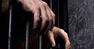 حبس عاطل لاتهامه بانتحال صفة موظف حكومة في منطقة الوايلى