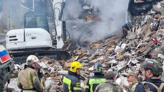 ارتفاع عدد قتلى الانهيار الجزئي في مبنى سكني في بيلجورود إلى 15 شخصا