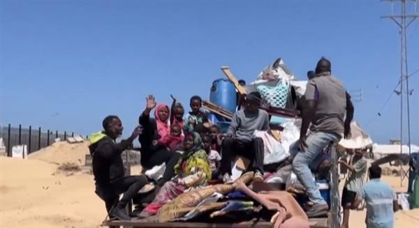 "القاهرة الإخبارية": الفلسطينيون يقفون في وجه الكارثة بخيمة لا تجد لها مكان