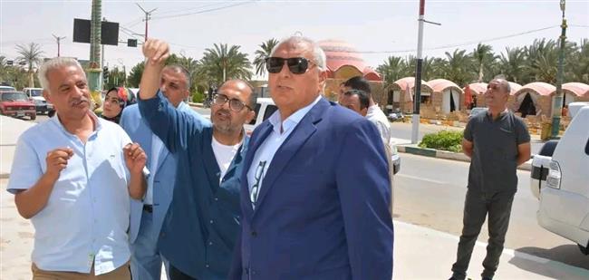 محافظ الوادي الجديد يتابع أعمال تطوير ممشى مدينة الخارجة 