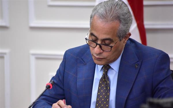 وزير العمل يوجه بسرعة إصدارالقانون.. ويؤكد: الأمان الوظيفي أبرز الأهداف