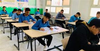   مدير تعليم الإسكندرية يتفقد سير امتحانات النقل بمدارس المحافظة