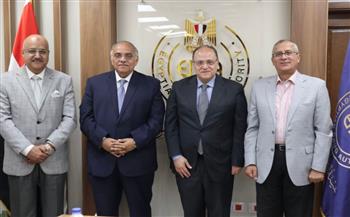   رئيس هيئة الدواء المصرية يجتمع مع ممثلي المجلس الأعلى لمراجعة أخلاقيات البحوث الطبية الإكلينيكية