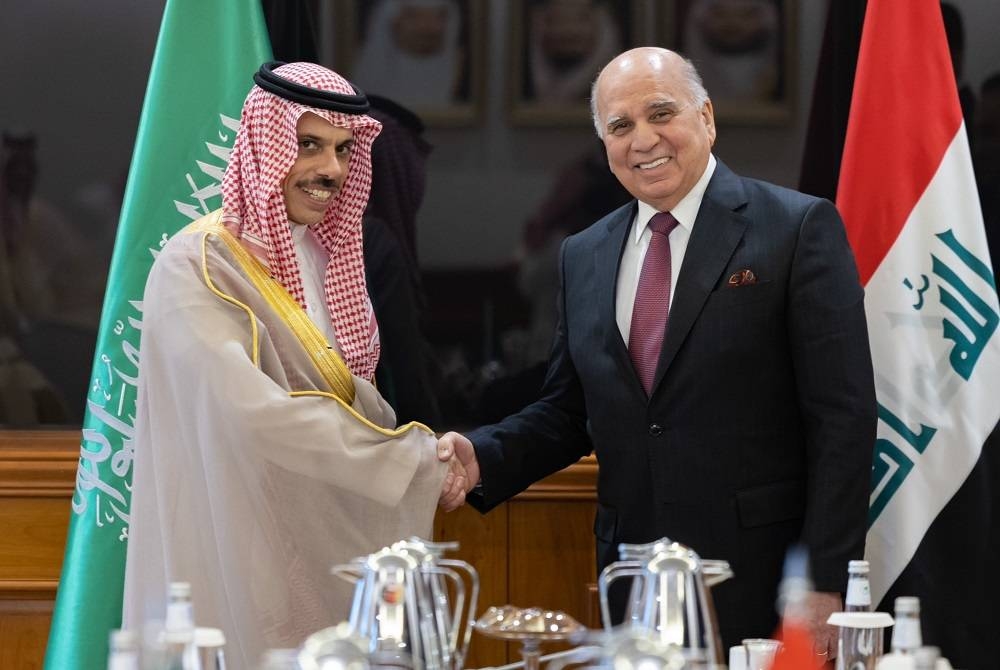 وزير الخارجية السعودي يبحث مع نظيريه العراقي والكويتي المستجدات الإقليمية والدولية