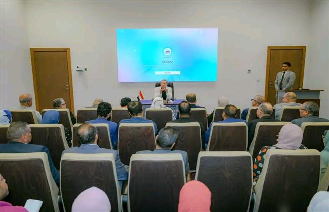 وزيرة البيئة تستمع لآراء العاملين بجهاز تنظيم إدارة المخلفات لمناقشة تعزيز ملفات العمل