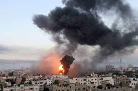 إعلام فلسطيني: ارتفاع ضحايا قصف إسرائيلي على منزل بمخيم النصيرات إلى 20