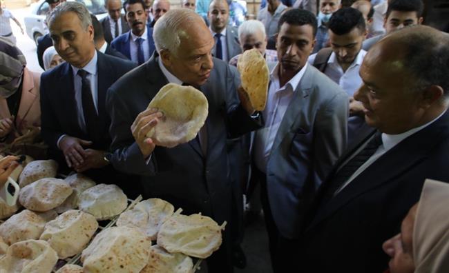 محافظ الجيزة وحماية المستهلك يقودان حملة رقابية على المخابز والسلاسل التجارية
