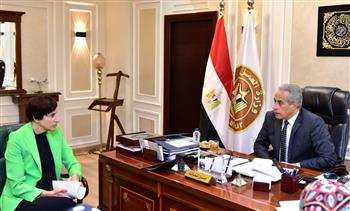   وزير العمل بحث مع السفيرة القبرصية آليات تنفيذ خطة إرسال عِمالة مصرية إلى قبرص
